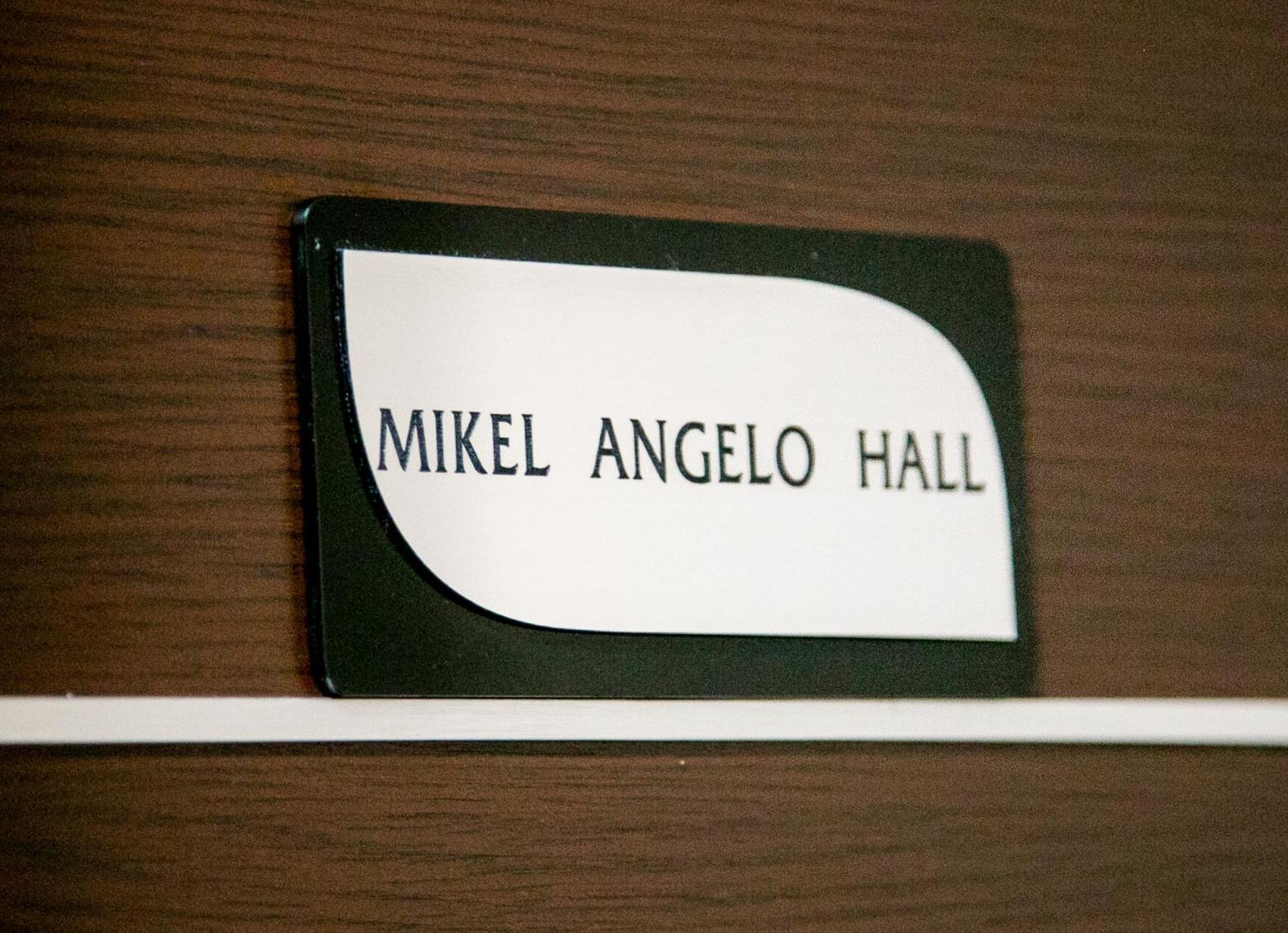 Mikel Angelo Hall Серес Екстериор снимка